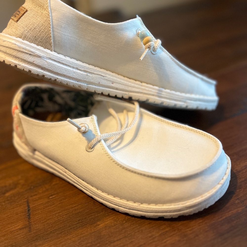 Women’s Hey Dude Wendy - Natural Salt size 8